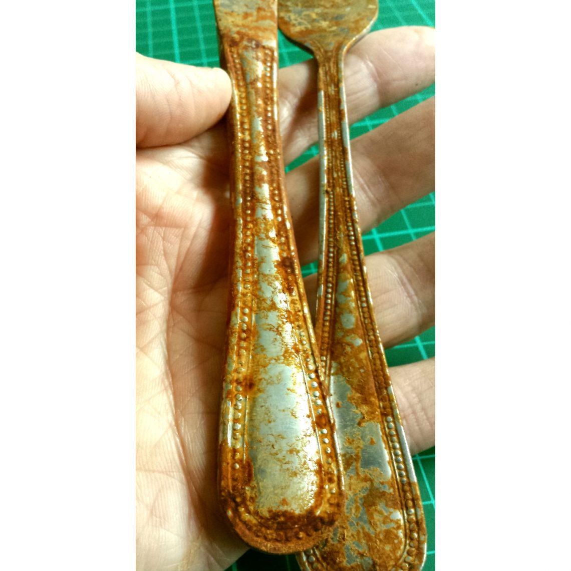 1-rust_paint_demonstration_4-wiped-off-close-up